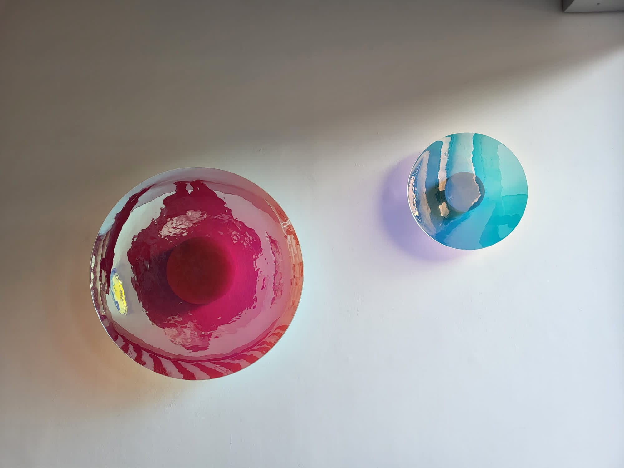 Sculptural wall objects magenta + cyan-green